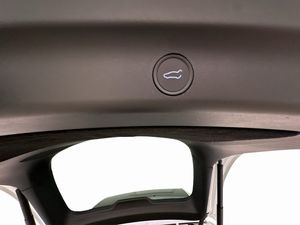 Tesla Model Y bild 28
