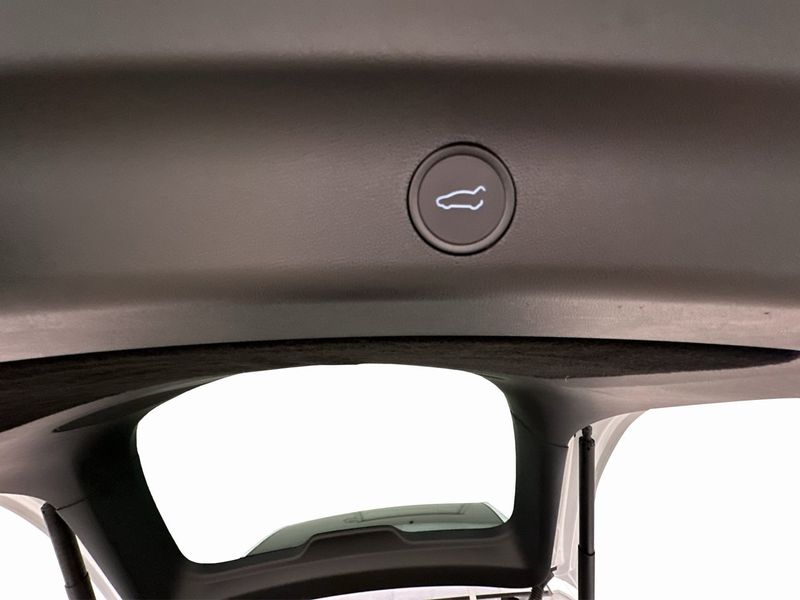 Tesla Model Y bild 28