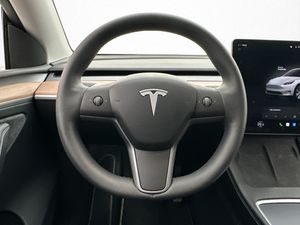 Tesla Model Y bild 15