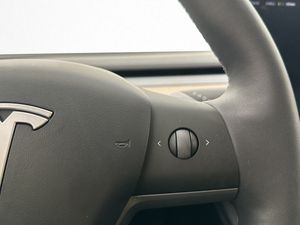 Tesla Model Y bild 16