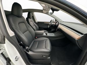 Tesla Model Y bild 25