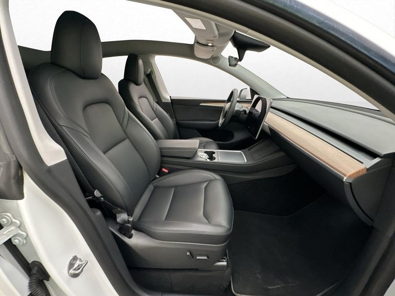 Tesla Model Y bild 25