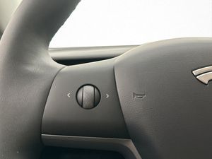 Tesla Model Y bild 14