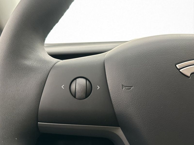 Tesla Model Y bild 14