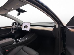 Tesla Model Y bild 32