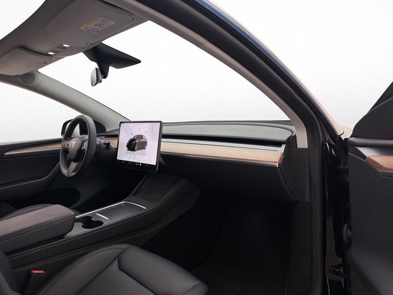 Tesla Model Y bild 32