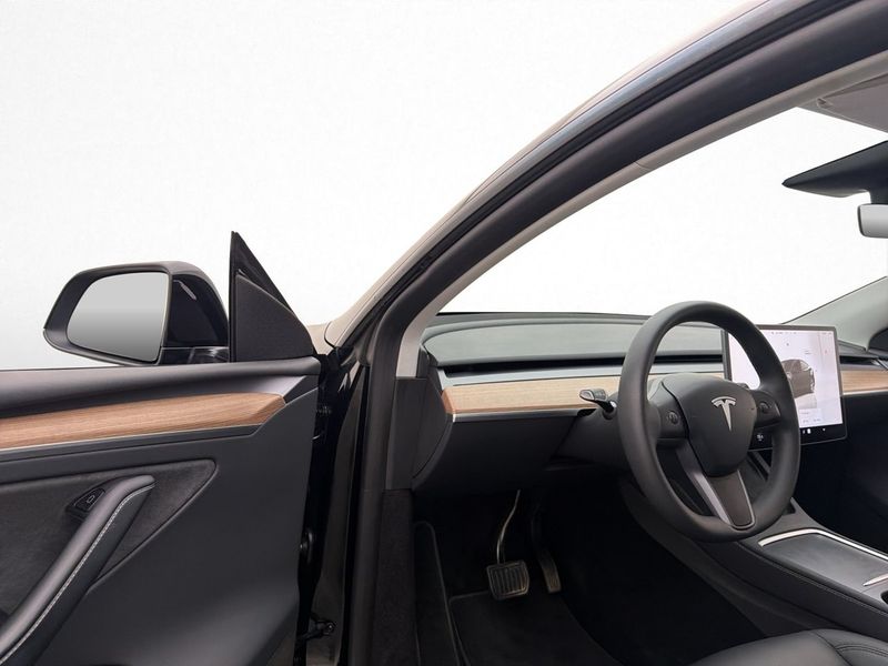Tesla Model Y bild 15