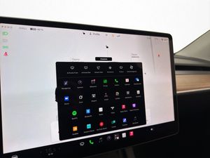 Tesla Model Y bild 30