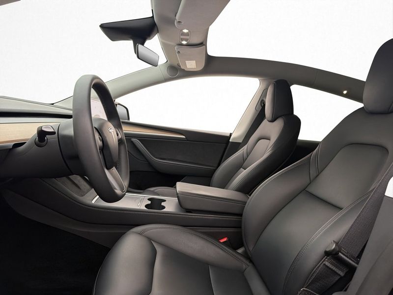 Tesla Model Y bild 16