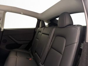 Tesla Model Y bild 33