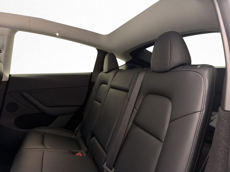 Tesla Model Y bild 33