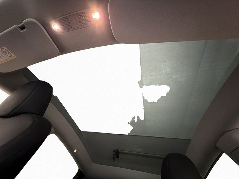 Tesla Model Y bild 18