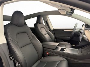 Tesla Model Y bild 31