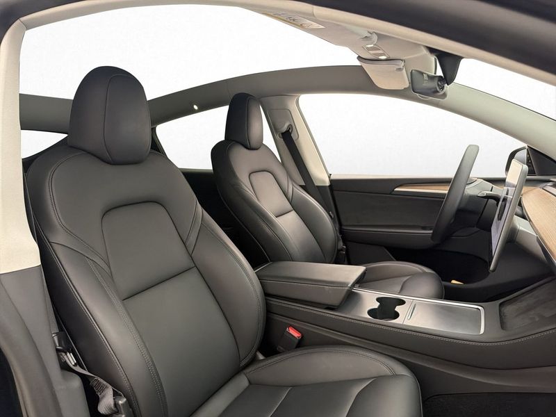 Tesla Model Y bild 31