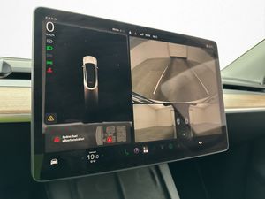 Tesla Model Y bild 18