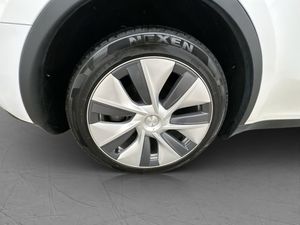 Tesla Model Y bild 33
