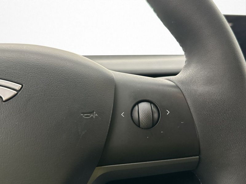 Tesla Model Y bild 16