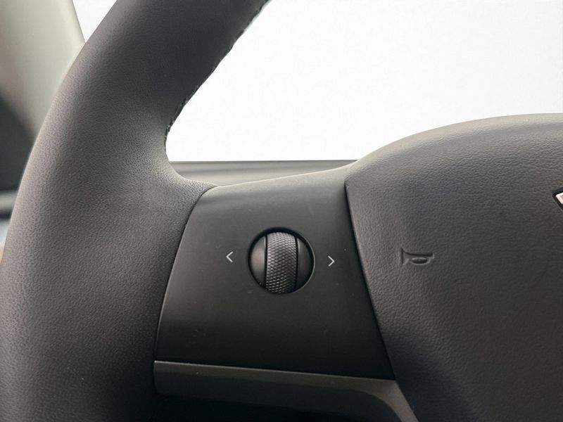 Tesla Model Y bild 14