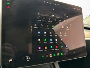 Tesla Model Y bild 20