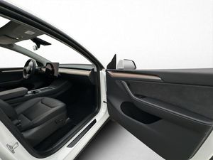 Tesla Model Y bild 24