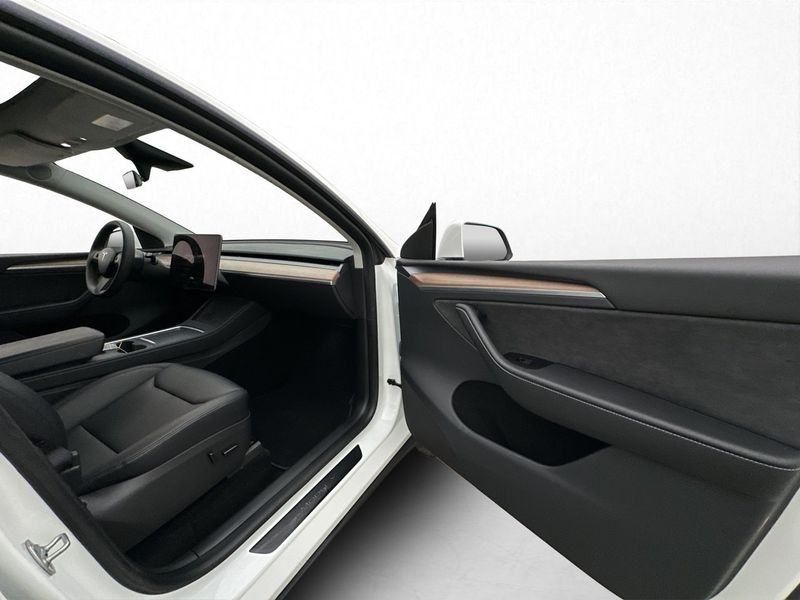 Tesla Model Y bild 24