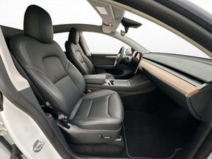 Tesla Model Y bild 25
