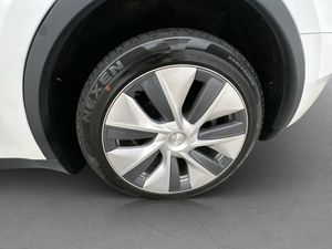 Tesla Model Y bild 32