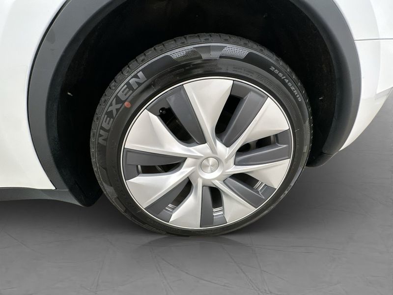 Tesla Model Y bild 32