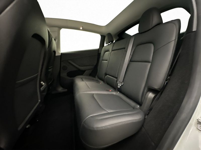Tesla Model Y bild 26