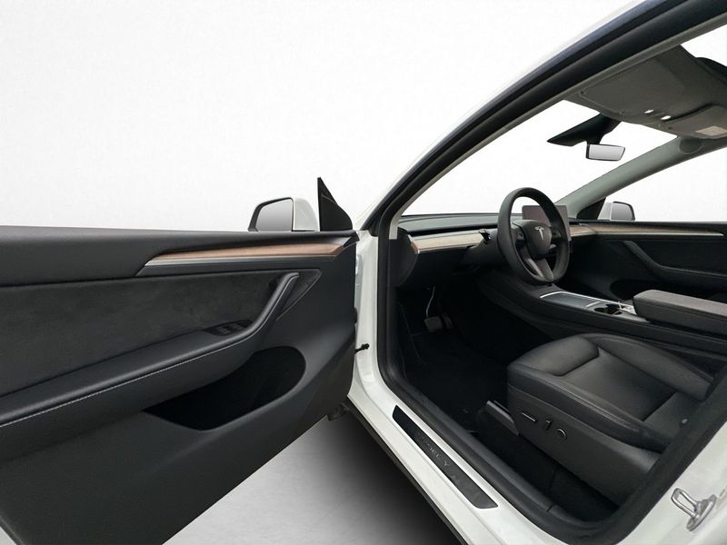 Tesla Model Y bild 10
