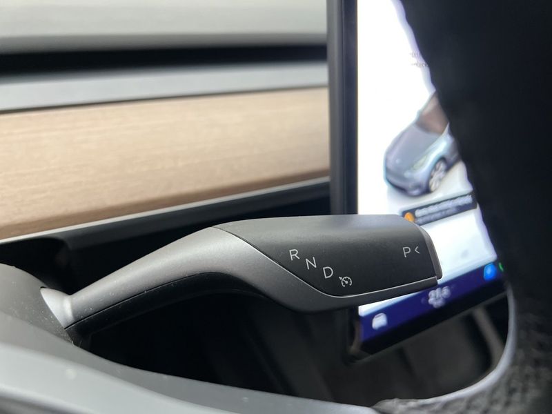 Tesla Model Y bild 17