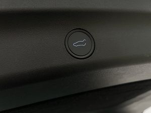 Tesla Model Y bild 32