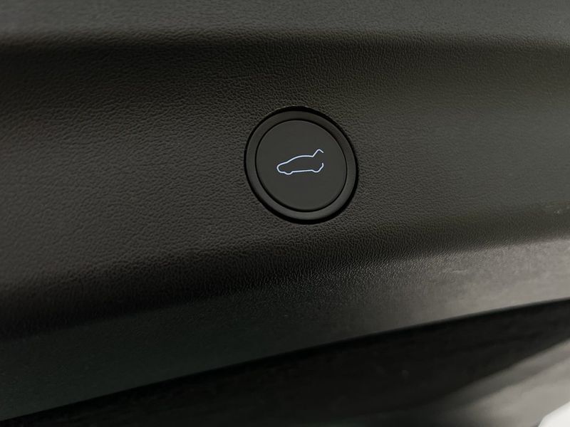 Tesla Model Y bild 32