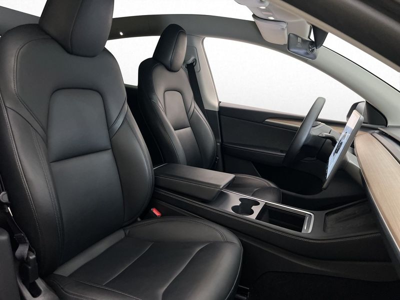 Tesla Model Y bild 28