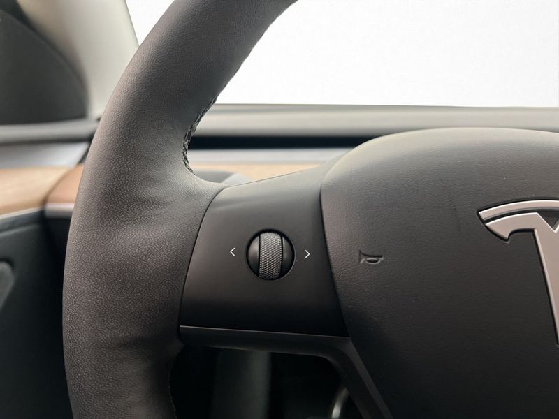 Tesla Model Y bild 15