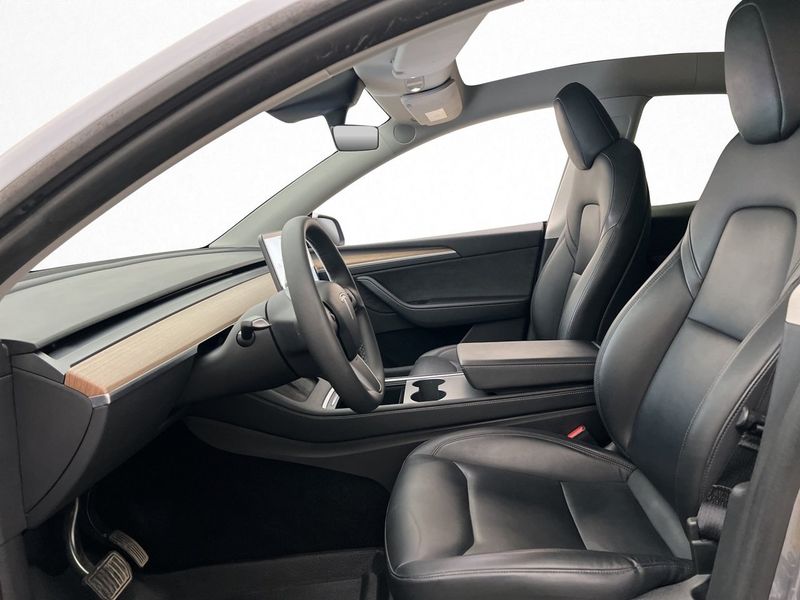 Tesla Model Y bild 12