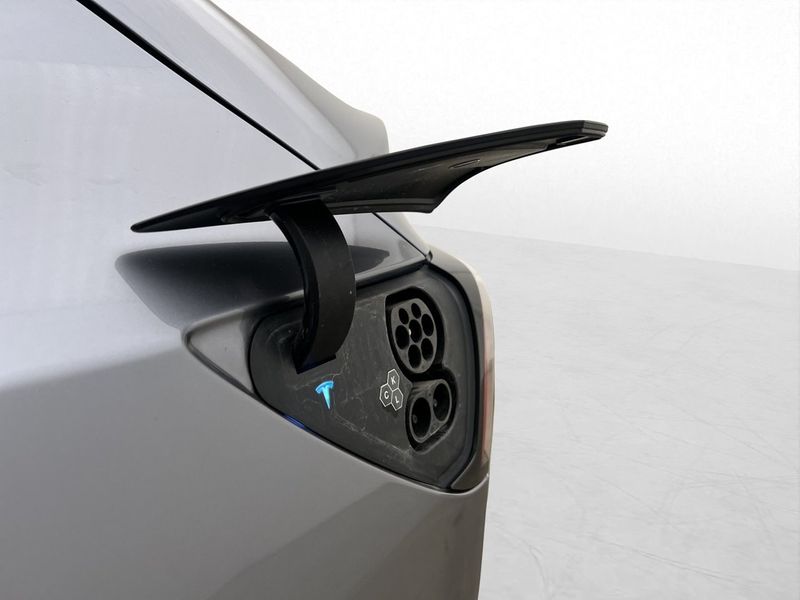 Tesla Model Y bild 33