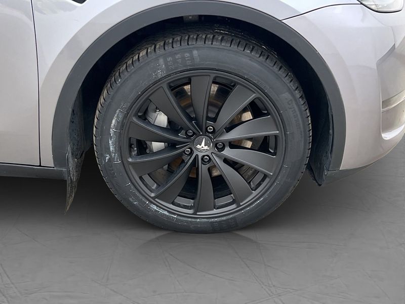 Tesla Model Y bild 37