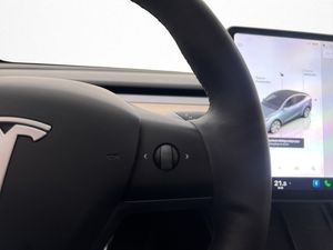 Tesla Model Y bild 16