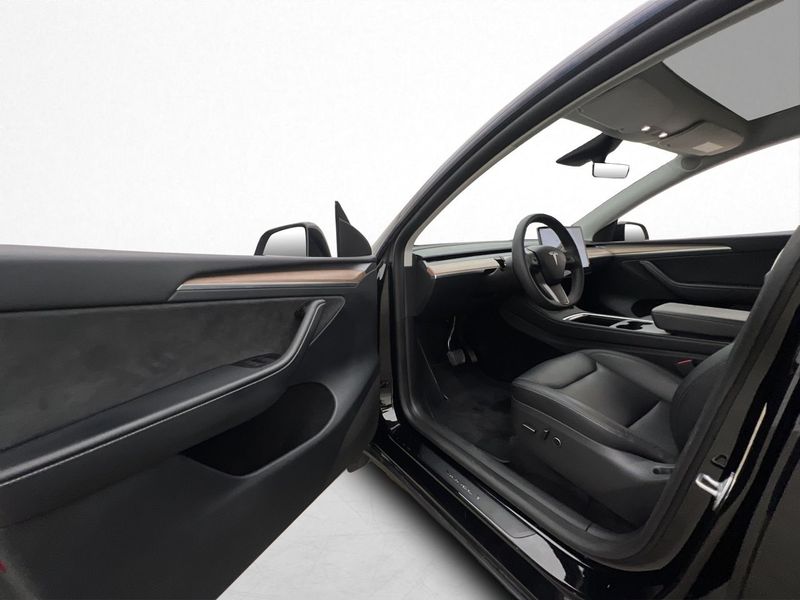 Tesla Model Y bild 11
