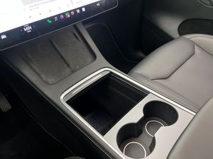 Tesla Model Y bild 24