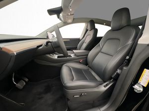 Tesla Model Y bild 12