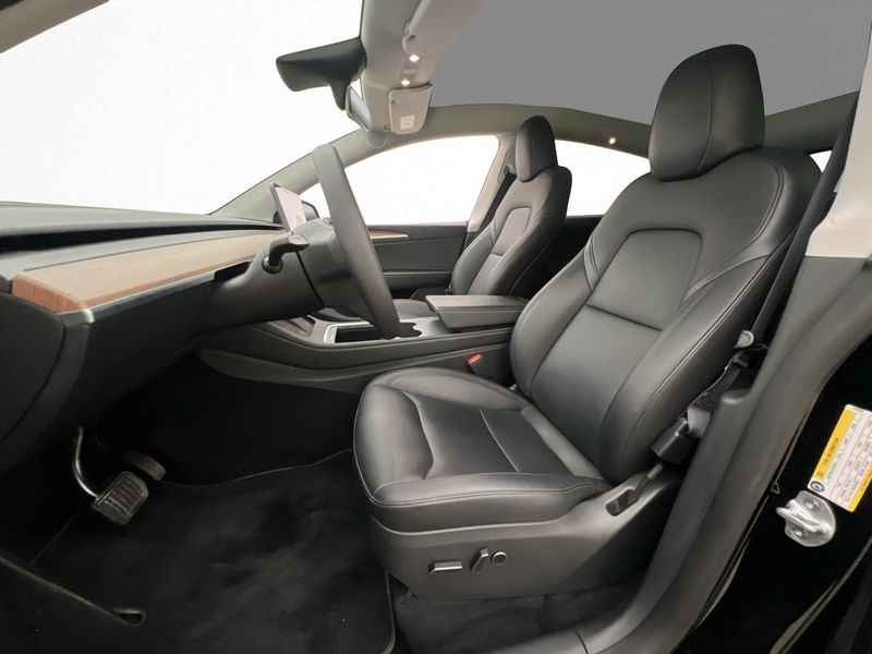 Tesla Model Y bild 12