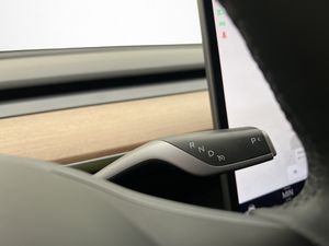 Tesla Model Y bild 17