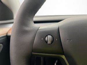 Tesla Model Y bild 15