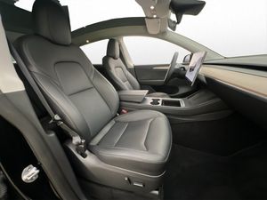Tesla Model Y bild 25