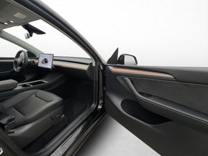Tesla Model Y bild 26