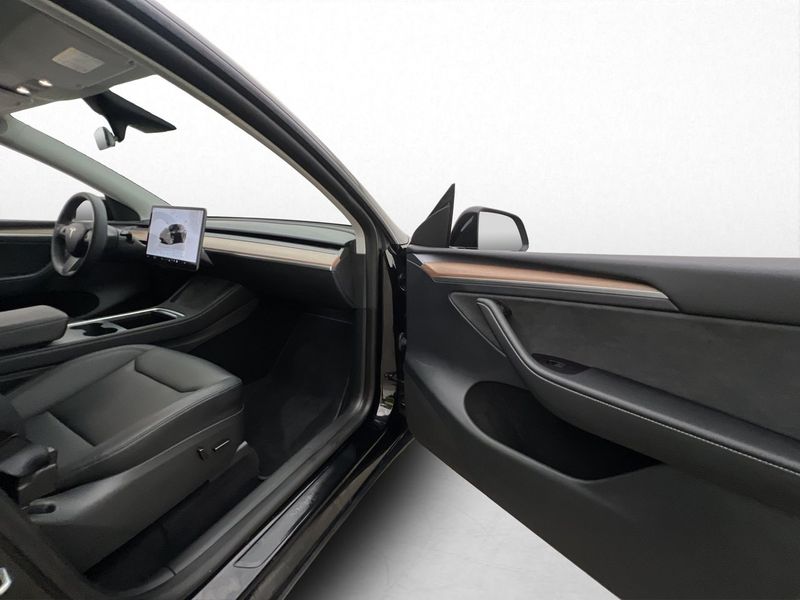 Tesla Model Y bild 26
