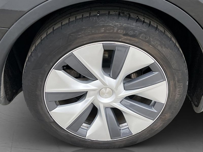 Tesla Model Y bild 33