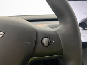 Tesla Model Y bild 16